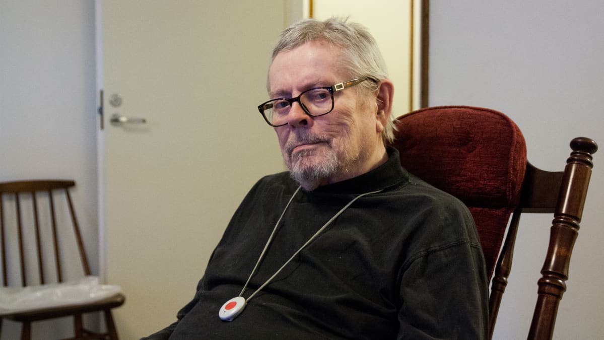 Paavo Karjalainen kotonaan Hyrynsalmella.