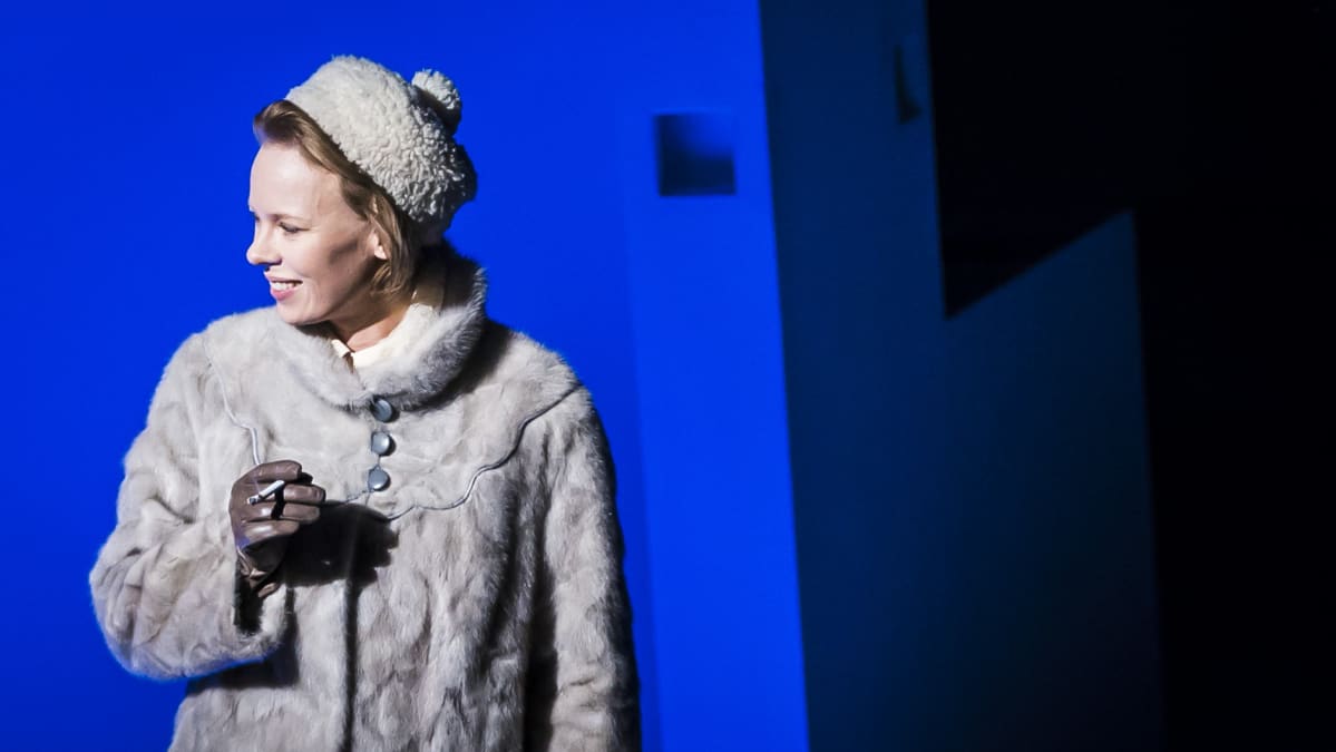 Alma Pöystin esittämä nuori Tove Jansson on suurten muutosten keskellä.