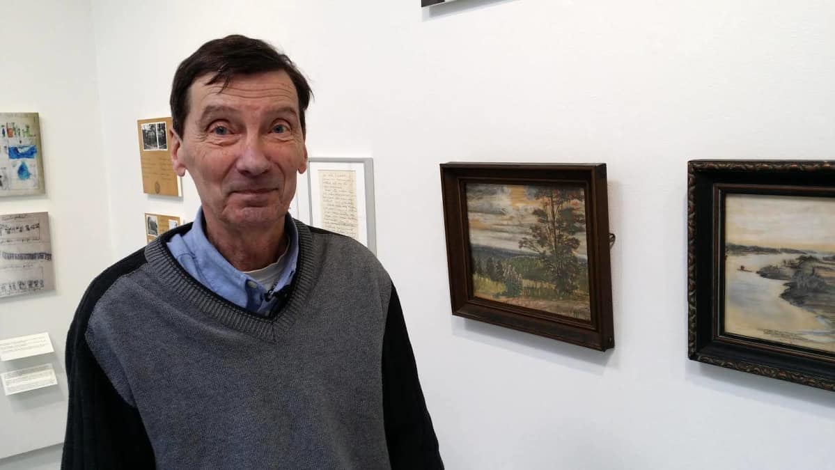 Tapani Vinkala Wäinö Aaltosen museon näyttelyssä.