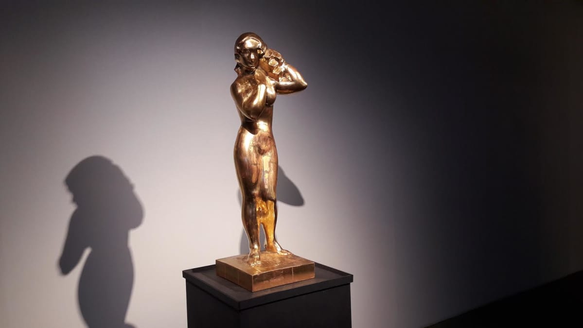 Kultalilja-veistos Wäinö Aaltosen museossa
