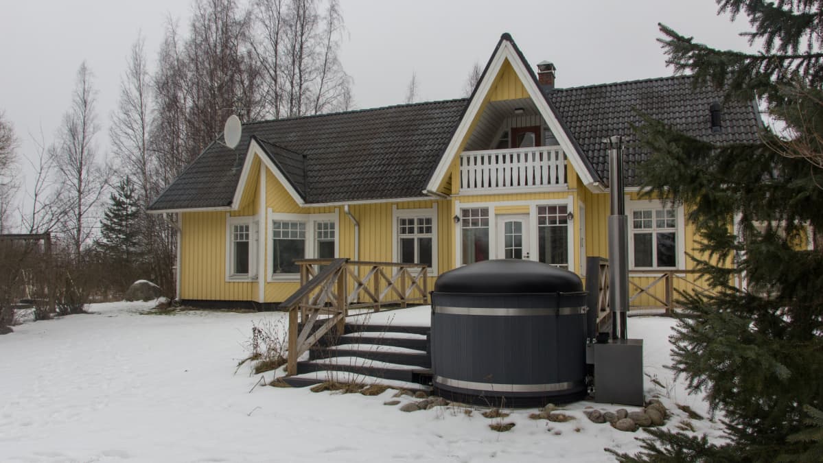 Keltainen omakotitalo