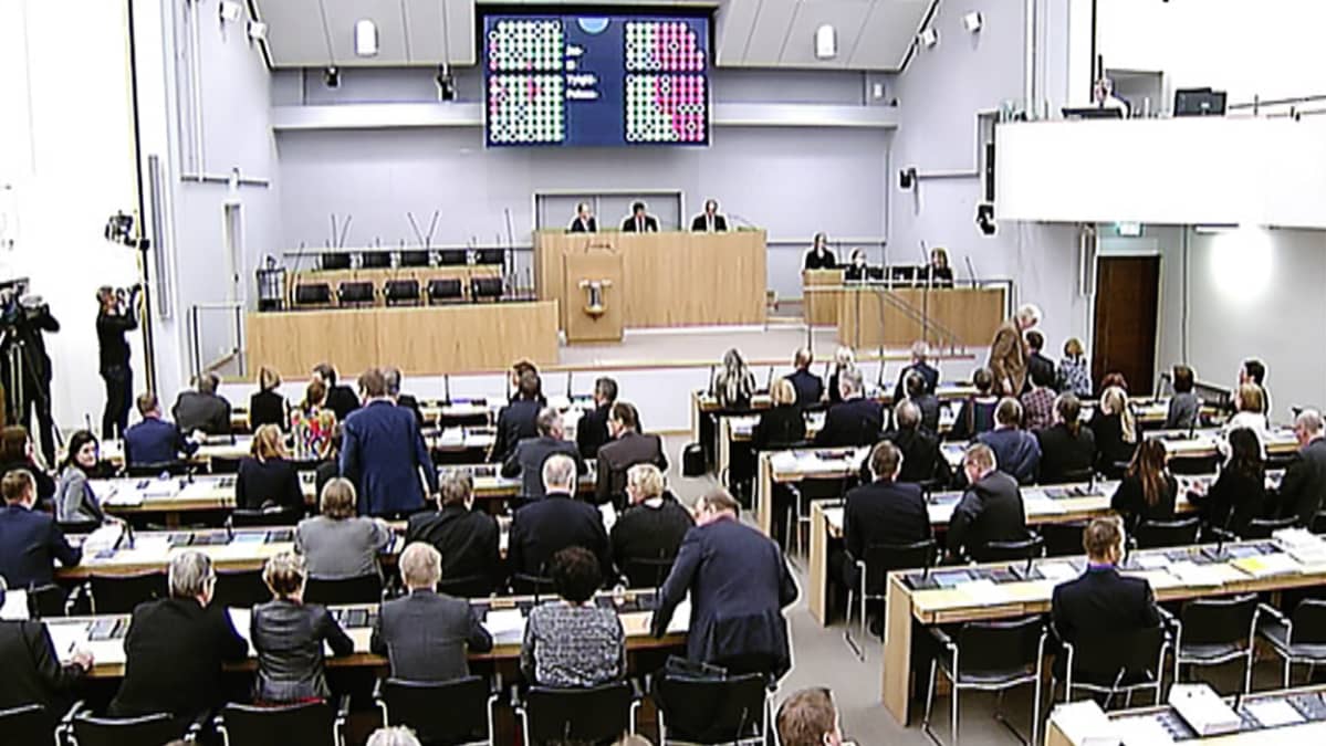 Opposition välikysymys kaatui eduskunnassa äänin 103–63.