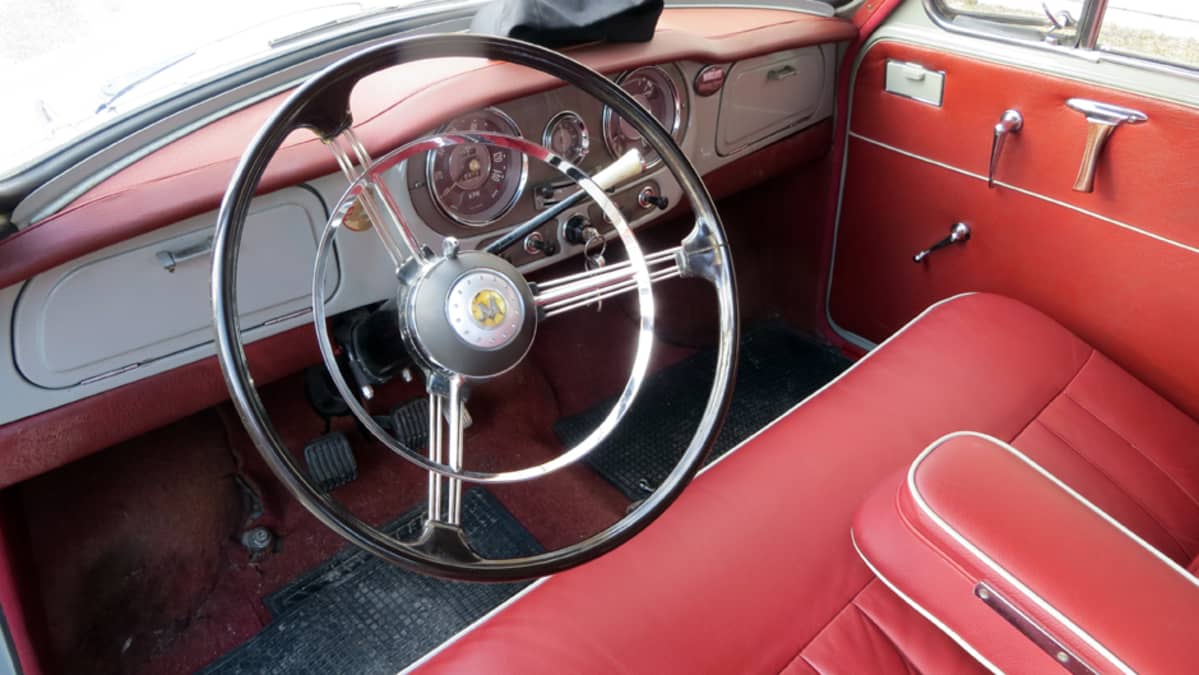 Morris Oxford vm. 1957 sisältä