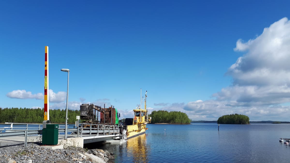 Puukonsaaren lautta.