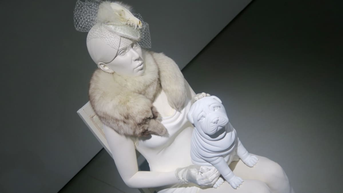 Marianne Sirin teos Madonna ja pentu