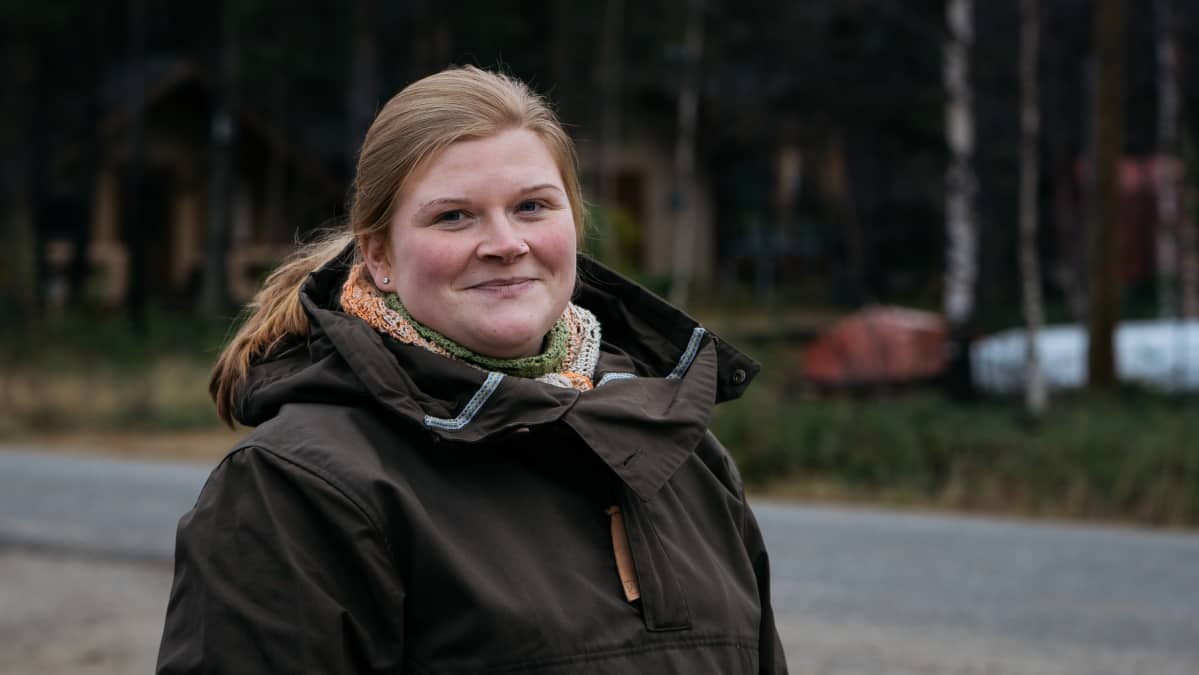 Njellimlâš Jane Helppi kiävttá Njellim kiäinu távjá.
