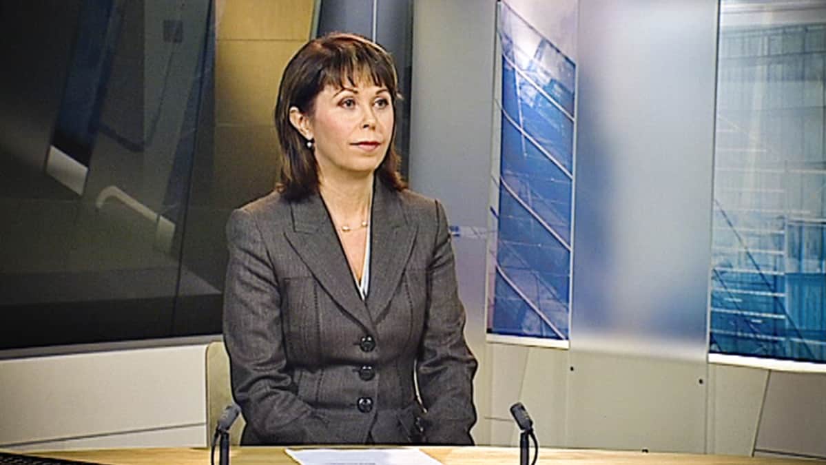 Soili Poijula Ylen tv-uutisten päälähetyksessä Eva Polttilan haastateltavana 7. marraskuuta 2007.