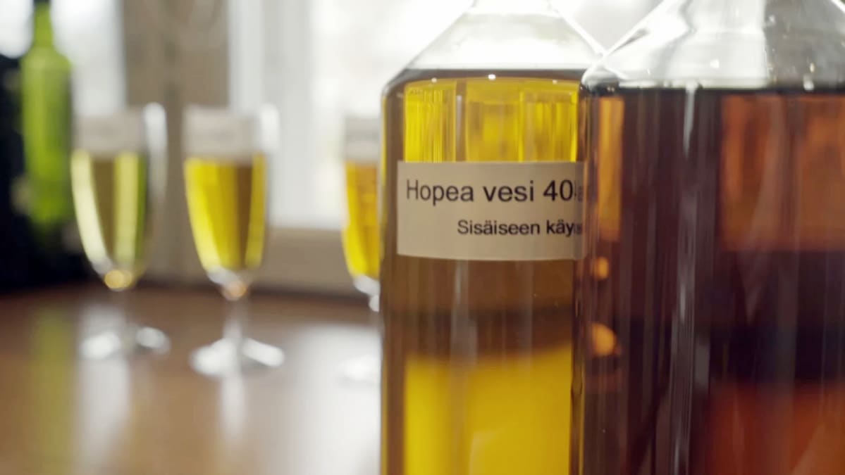 Hopeavettä.