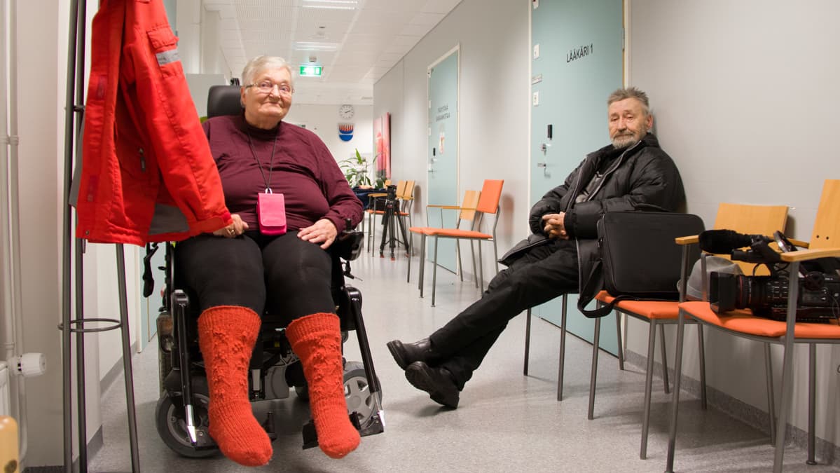 Sirkka Lautamäki ja hänen omaishoitajansa.