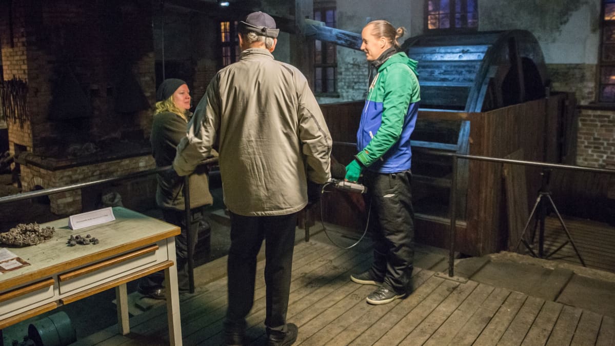 Veden voimalla pyörivä vasara.