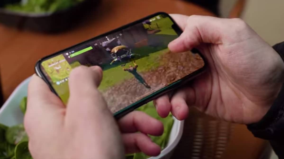 Spelet Fornite Battle Royale på mobilen.