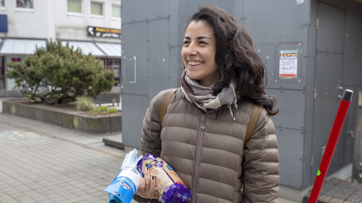 Afsane Kazerani on kotoisin espanjasta ja asuu nyt Kontulassa.