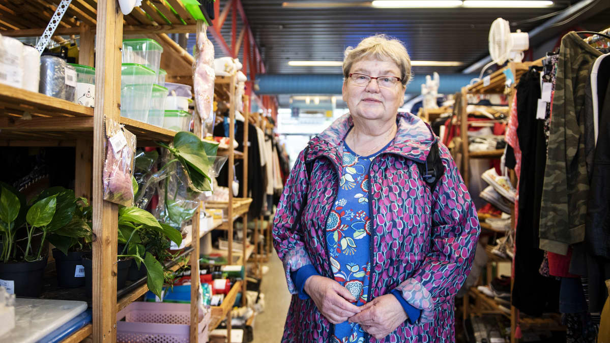 Anna-Leena Vänskä Kannelmäen Aino-kirpputorilla