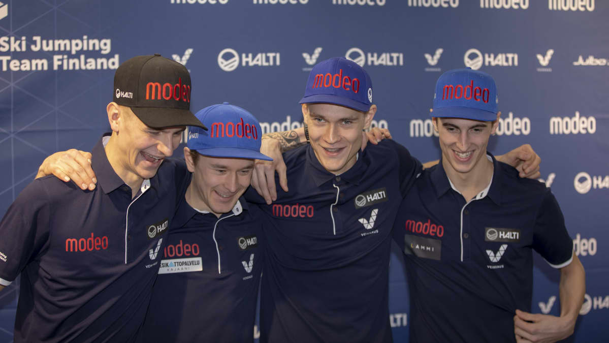 Mäkihypyn maajoukkue, Eetu Nousiainen, Jarkko Määttä, Antti Aalto ja Niko Kytösaho.