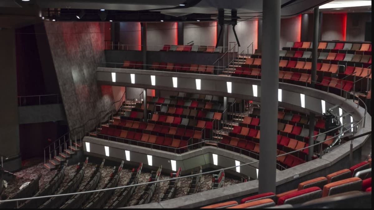 Havainnekuva loistoristeilijän teatterin katsomosta