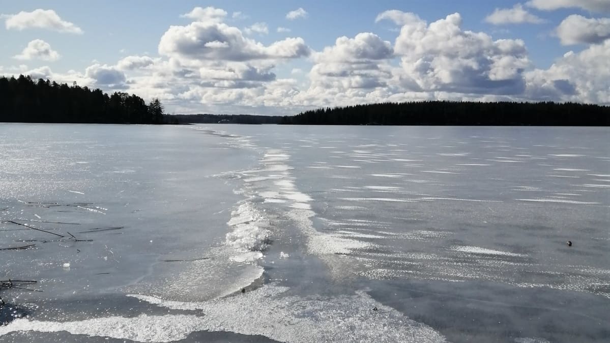 Saimaan jää on heikkoa.