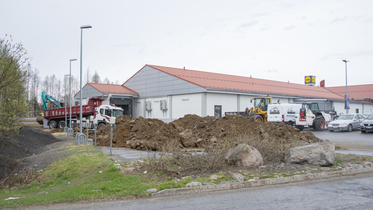 Lidlin myymälää suojataan tulvalta
