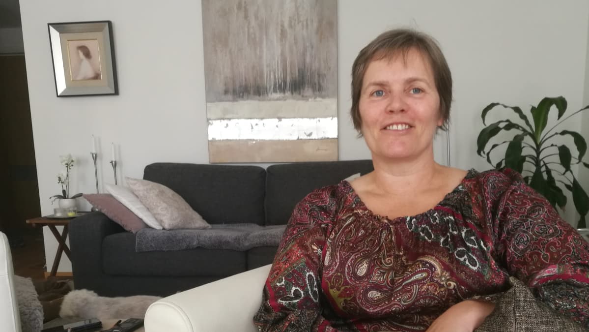 Toiminnanjohtaja Nina Karunevan mukaan ikihmiset ovat innostuneen Turun Seudun Vanhustuen videokokouksista.