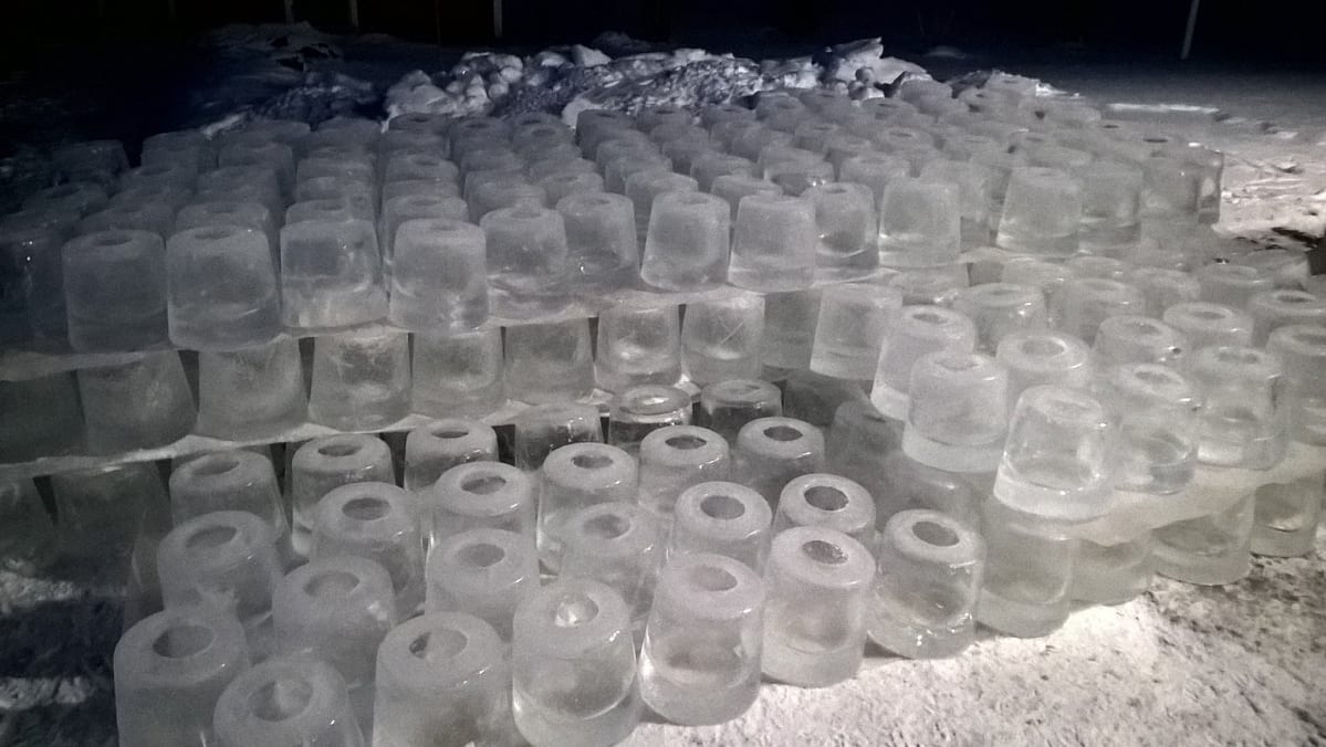 Jäälyhtyjä varastossa useita satoja kappaleita