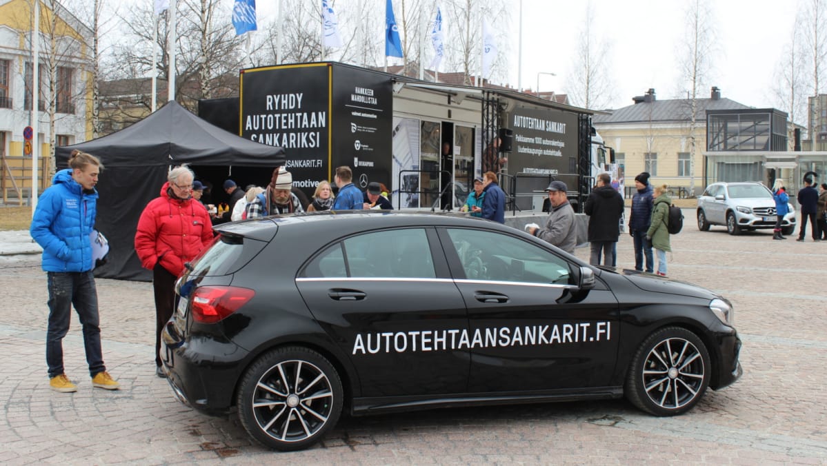 Valmet Automotiven rekrytointikiertue Mikkelin torilla.