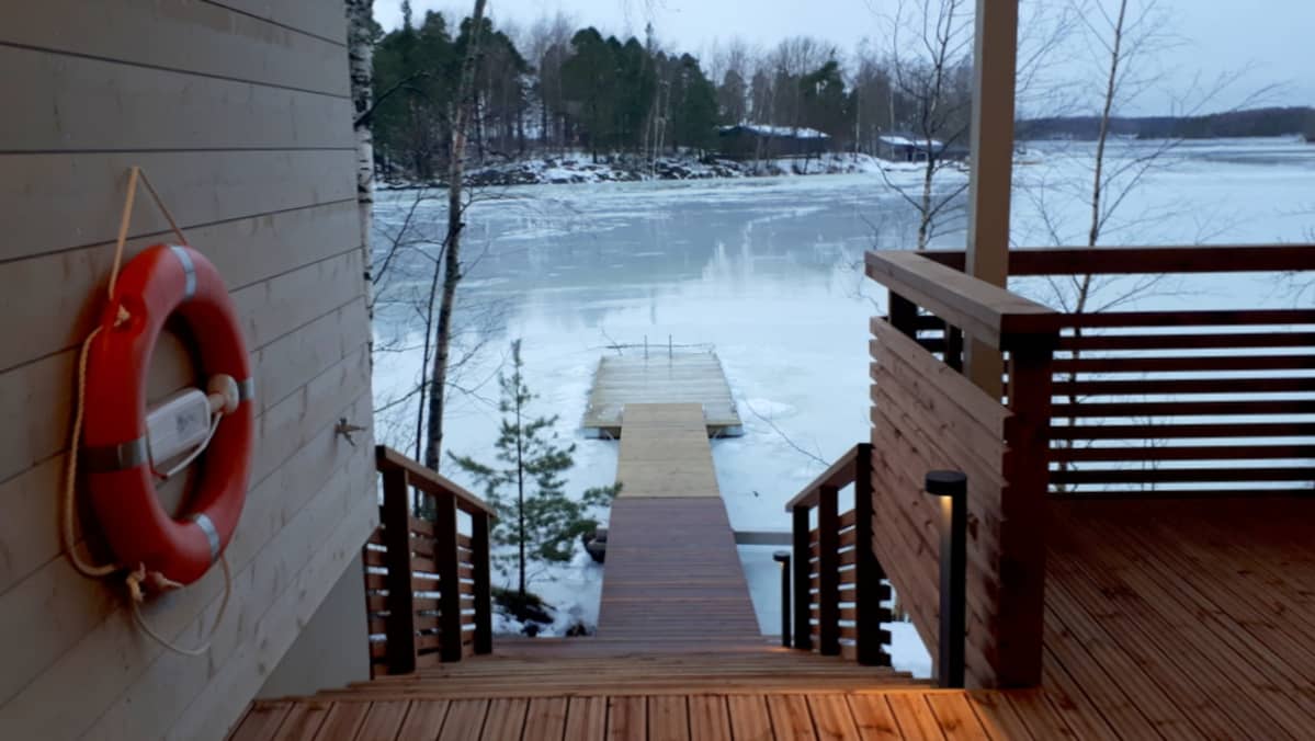 Rantasaunan portaat laiturille