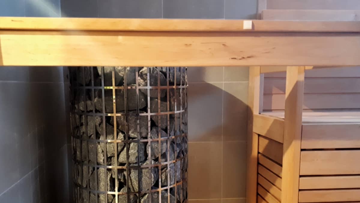 Rantasaunassa on iso pystykiuas