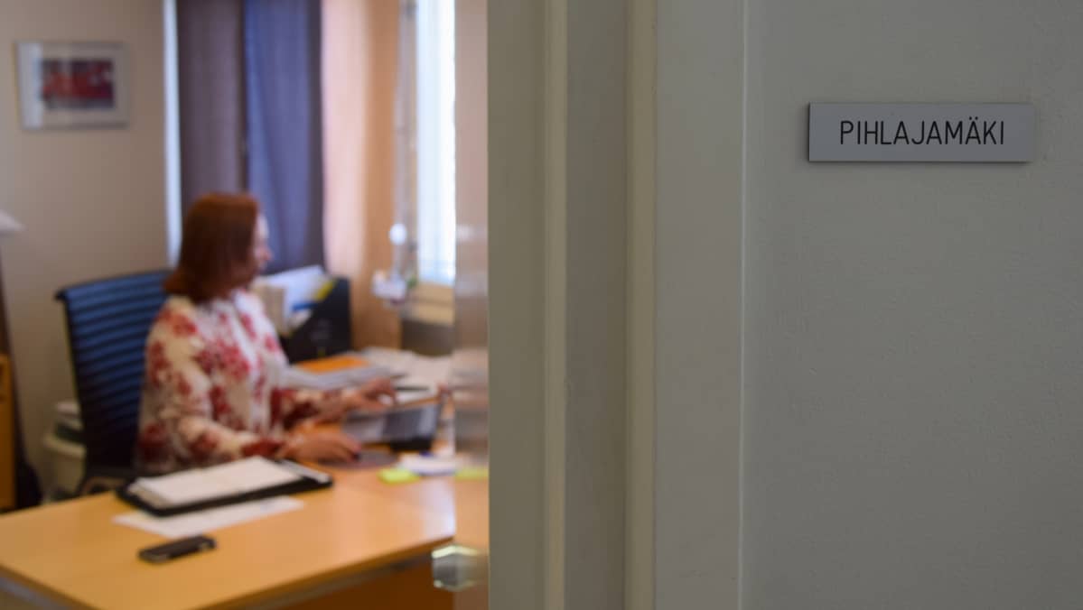 Viikot tehtaanjohtajana ovat minimissään 40 tuntisia. Harrastuksissa kuluu vähintään 20 tuntia viikossa lisää. Jos kotona olisi yhä pieniä lapsia, ei moinen onnistuisi, sanoo Pihlajamäki.