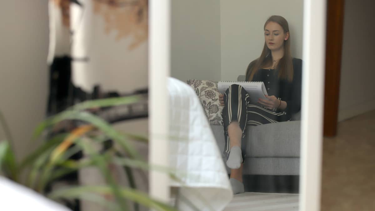 Ria Huukkalan mukaan hän olisi voinut päätyä opiskelemaan useita muitakin aineita kuin lakia. Varma ammatti ja alan hyvä työllisyystilanne kuitenkin ratkaisivat uravalinnan.