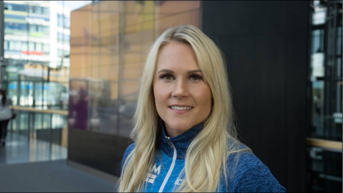 Jääkiekkoilija Annina Rajahuhta on yksi monista urheilijoista, joka on antanut kasvonsa Et ole yksin -kampanjalle.