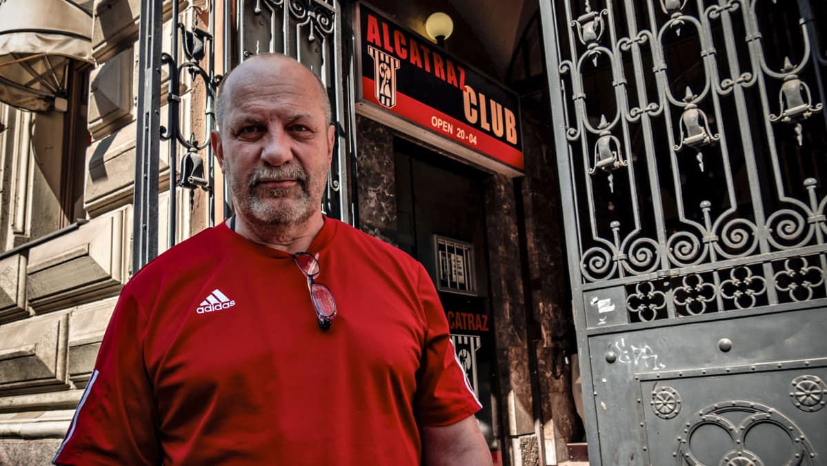 Eläkkeelle jäävä rikosylikonstaapeli Kenneth Eriksson Eerikinkadulla Helsingissä 6. kesäkuuta 2019.