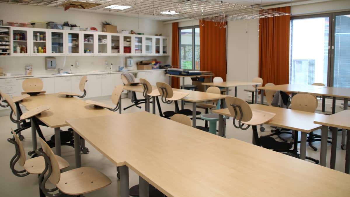 Kuvaamataidon luokka Pontuksen koulun Aurinkolaakso-solussa.