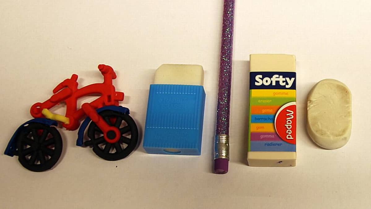 Pyyhekumit arvostelujärjestyksessä.: moottoripyörä, sininen, kynäkumi, softy ja vanhus.
