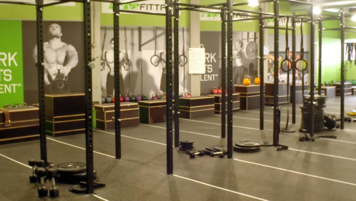 Harjoitustankoja Fit core salissa