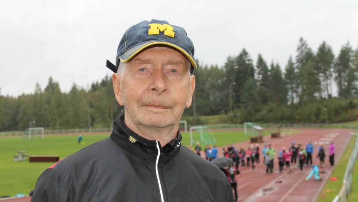 Juvalainen Matti Kaartinen on valmentanut yleisurheilijoita 1970-luvulta saakka.