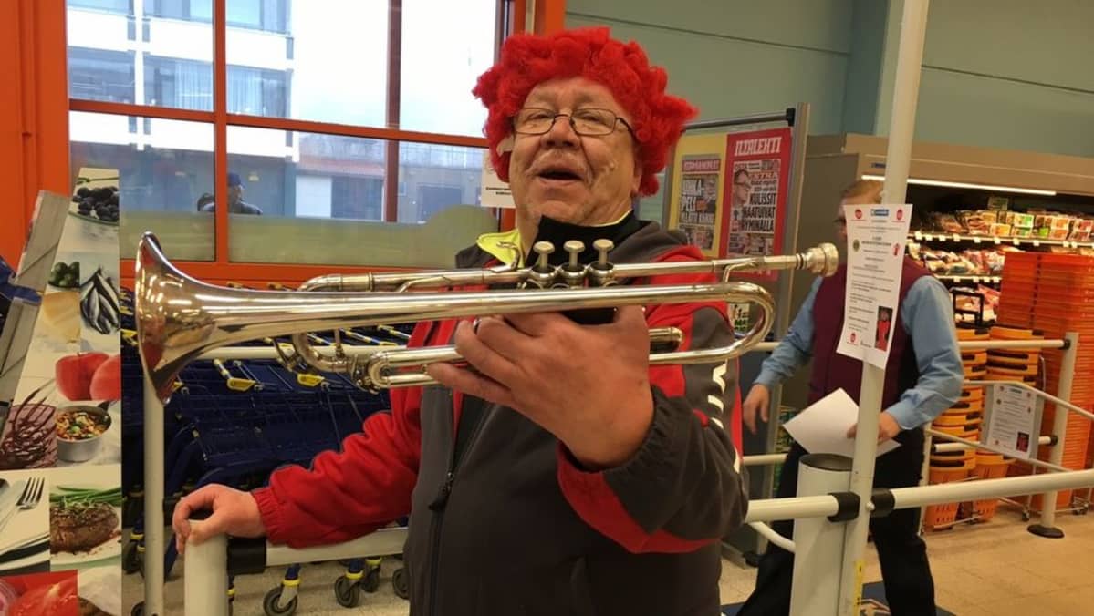 Vesa Sopanen soitti alkufanfaarin Imatralla