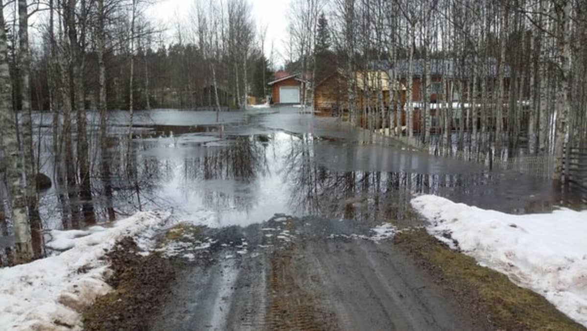 Tirinkylä tulvii