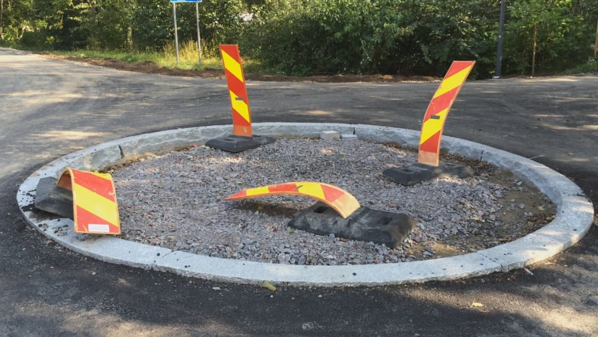 Höyrypuiston pyöräilijöille tarkoitettu kiertoliittymä