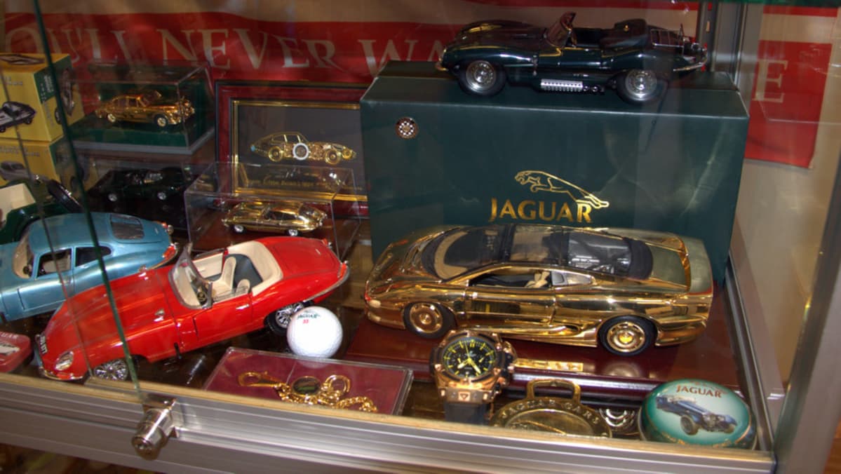 Jaguarin pienoismalleja.