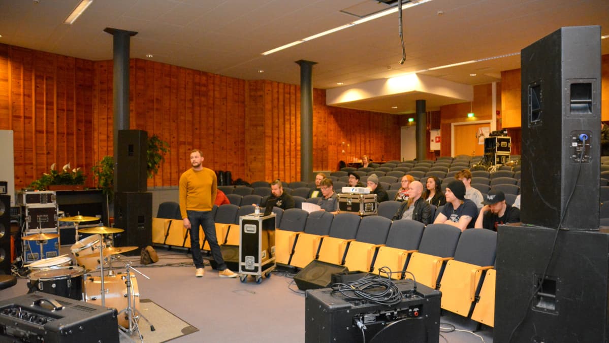 Kemi Faktorin workshopissa Simo Aalto.