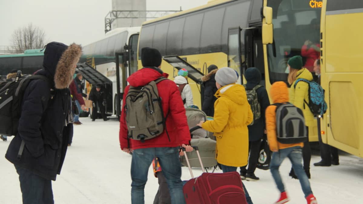 venäläisen it-firman rtyöntekijöitä tulossa juhliin Vainikkalassa