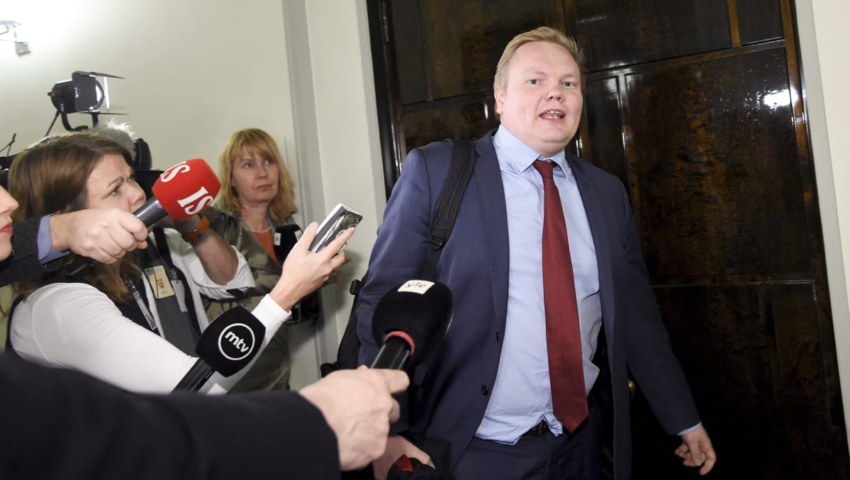 Eduskunnan perustuslakivaliokunnan jäsen, keskustan Antti Kurvinen poistui valiokunnan ylimääräisestä sote-kokouksesta eduskunnassa Helsingissä maanantai-iltana 11. helmikuuta.