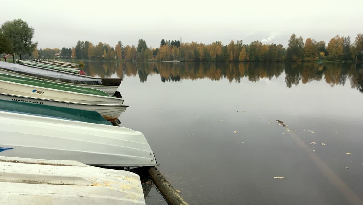 Veneitä Oulujoen rannalla