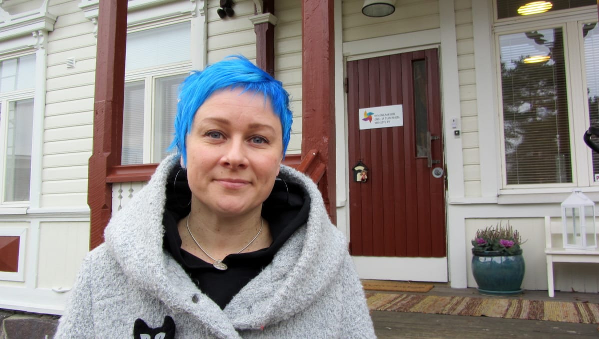 Saara Leiri perhekeskus Haikaran edustalla
