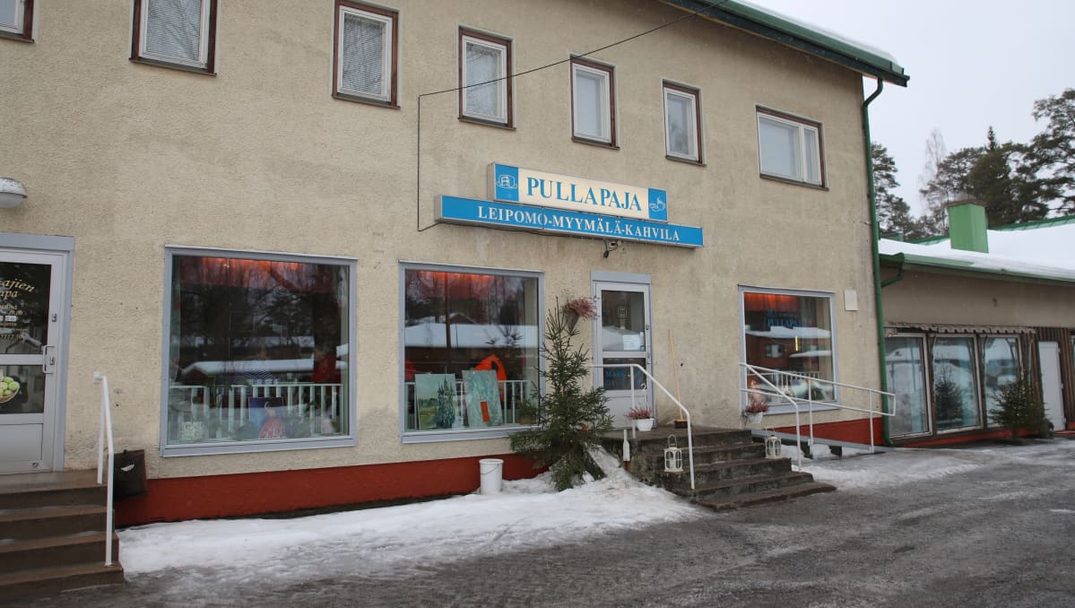 Leipomo-kahvila Pullapaja on tärkeä osa monen hartolalaisen arkea. Kesällä asiakasvirtaa vilkastuttavat myös lukuisat kesäasukkaat.