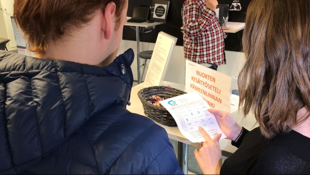 Kesätyöseteleitä jaetaan vielä Hämeenlinnassa.