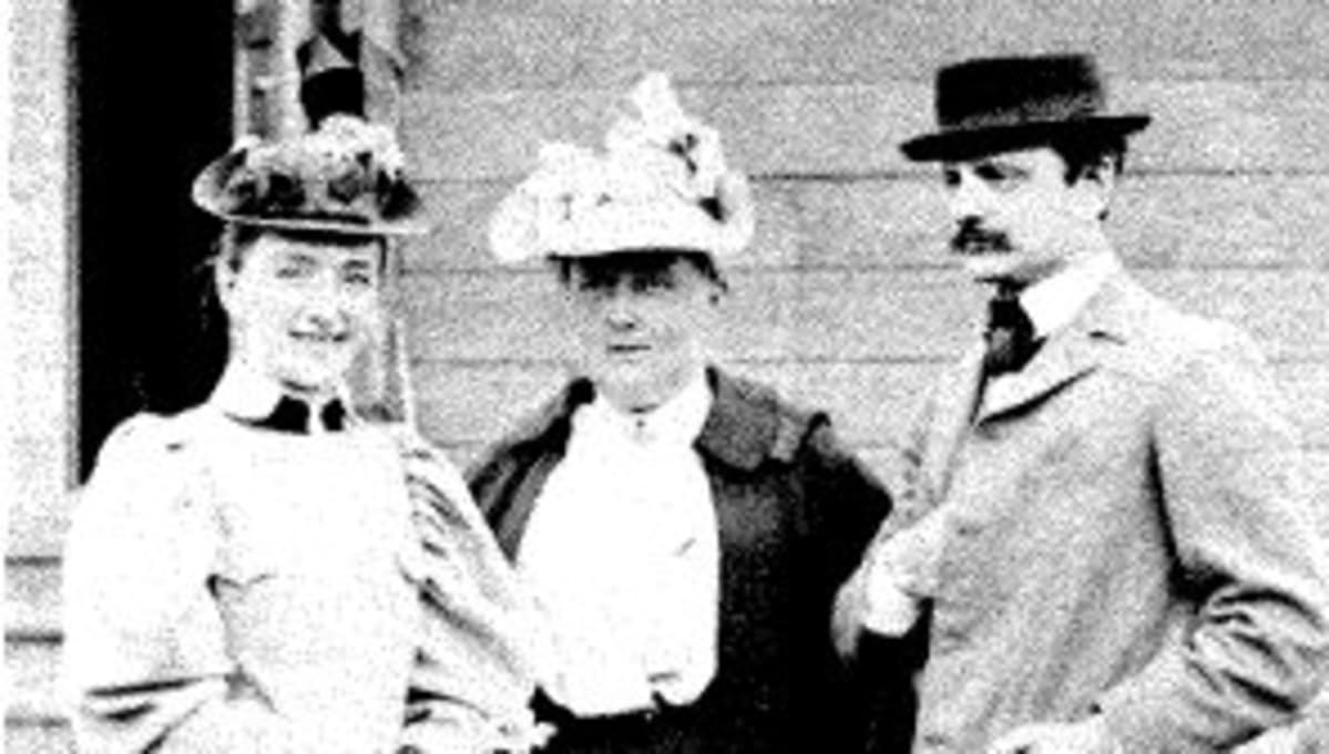 Aino ja Jean Kuopiossa kesällä 1893 Arvid Järnefeltin puolison Emmyn seurassa.