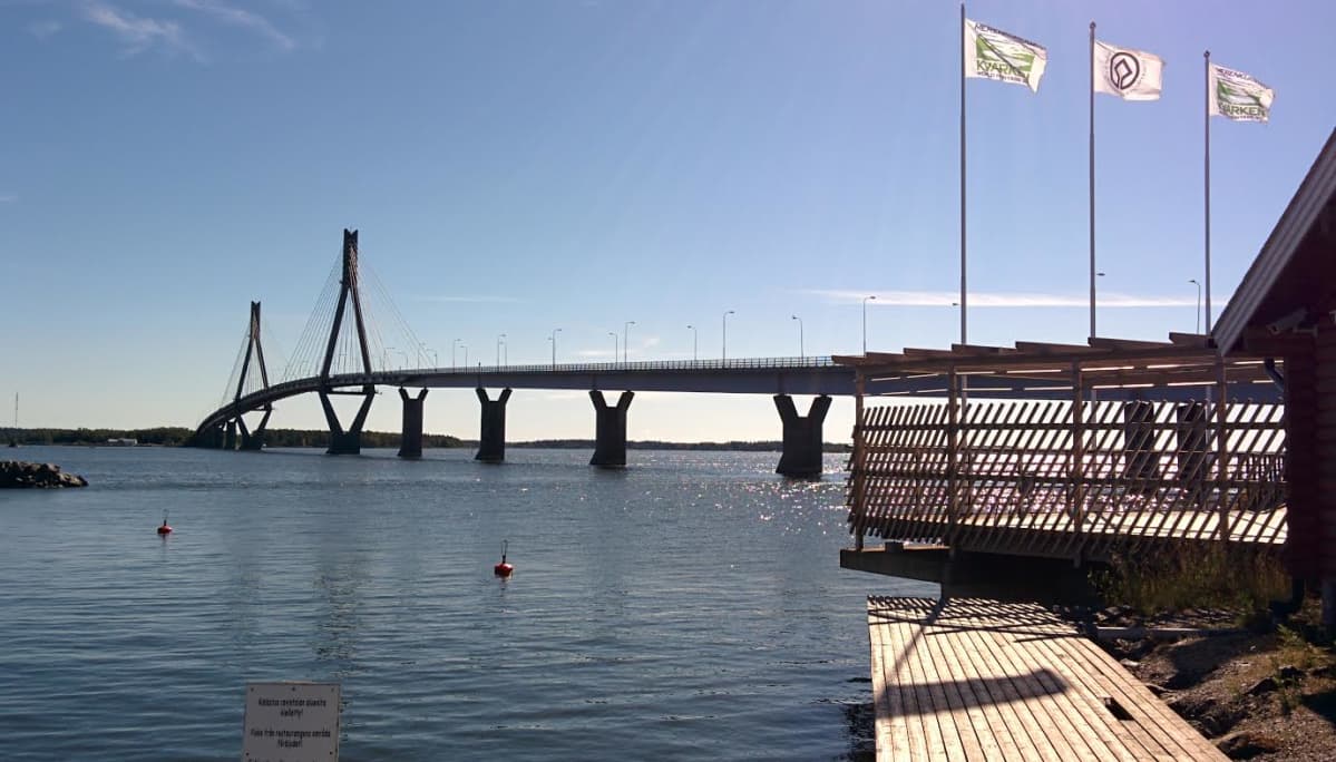 Raippaluodon silta Mustasaaressa.