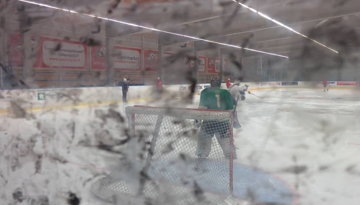 Vaasan Sportin naisten joukkue harjoittelemassa.