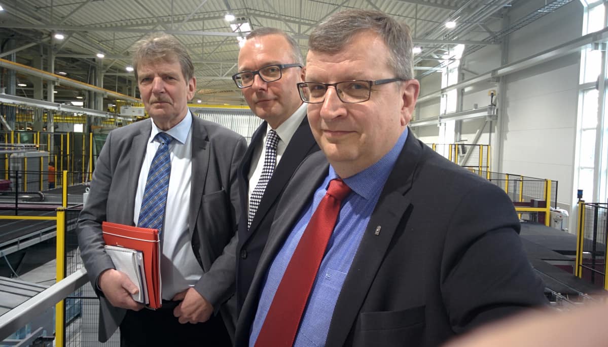 Skaalan yrittäjäveljekset Hannu ja Markku Hautanen keskellään IFN-Groupin Christian Klinger.