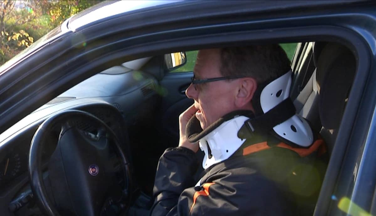 Pekka Häkkinen oli ensihoitajana, kun hän joutui ambulanssin kanssa onnettomuuteen. Seurauksena on työkyvyn osittain vienyt niskavamma